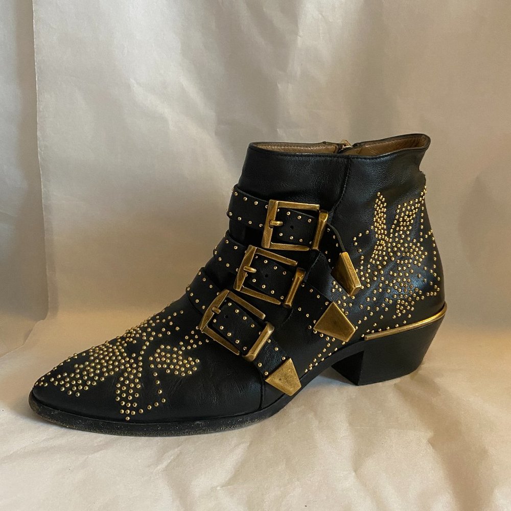 Chloé Susanna Pointed-Toe Studded Booties 37